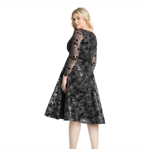 Mac Duggal Prom/Evening/Formal Gown Sz 14w Black Lace Applique, V Neck, Floral - Picture 2 of 4